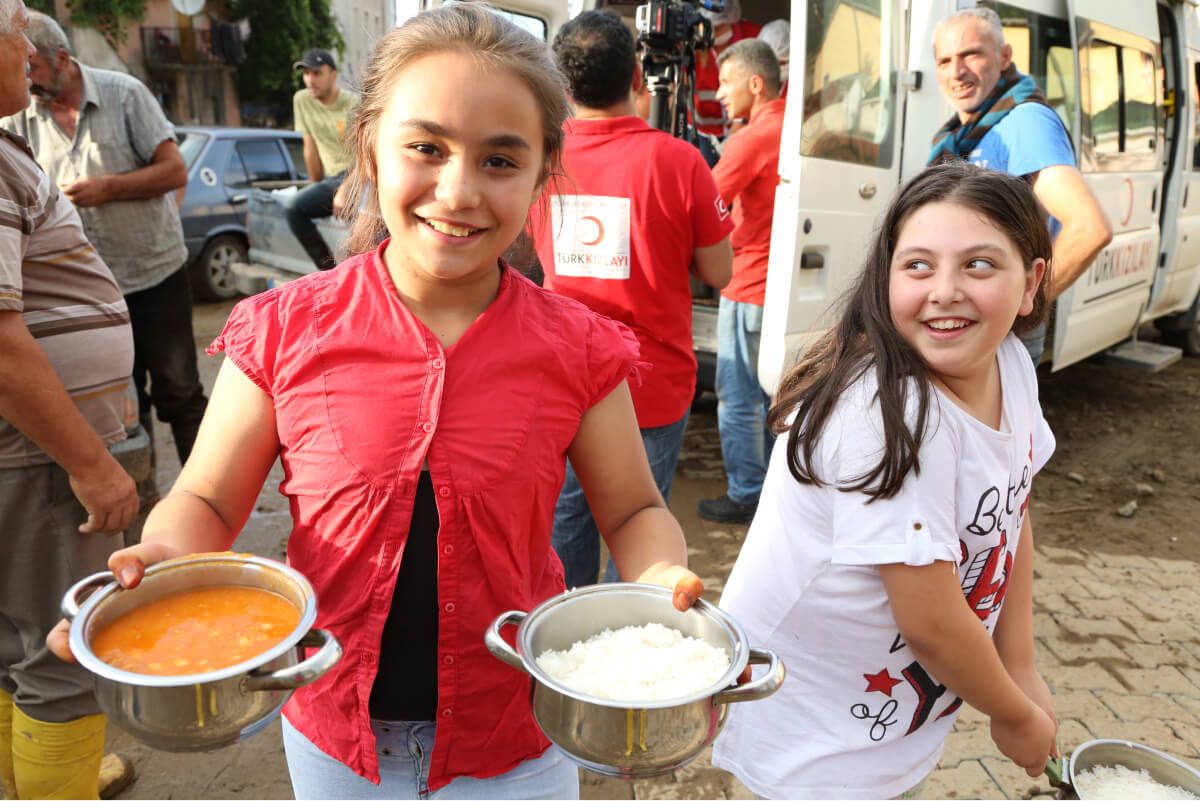 Kızılay Torbalı, 10 bin kişiye iftar verecek