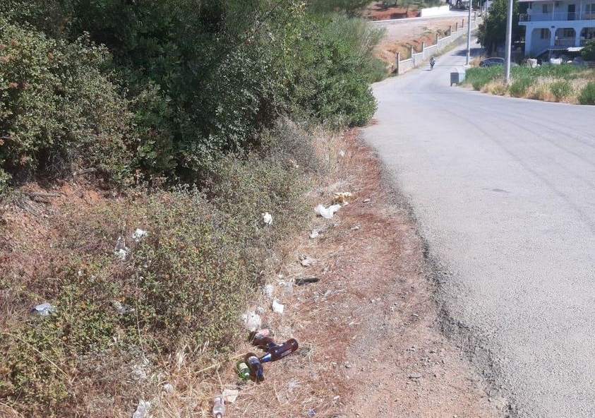 İzmir’in dağlarında çöpler açıyor!