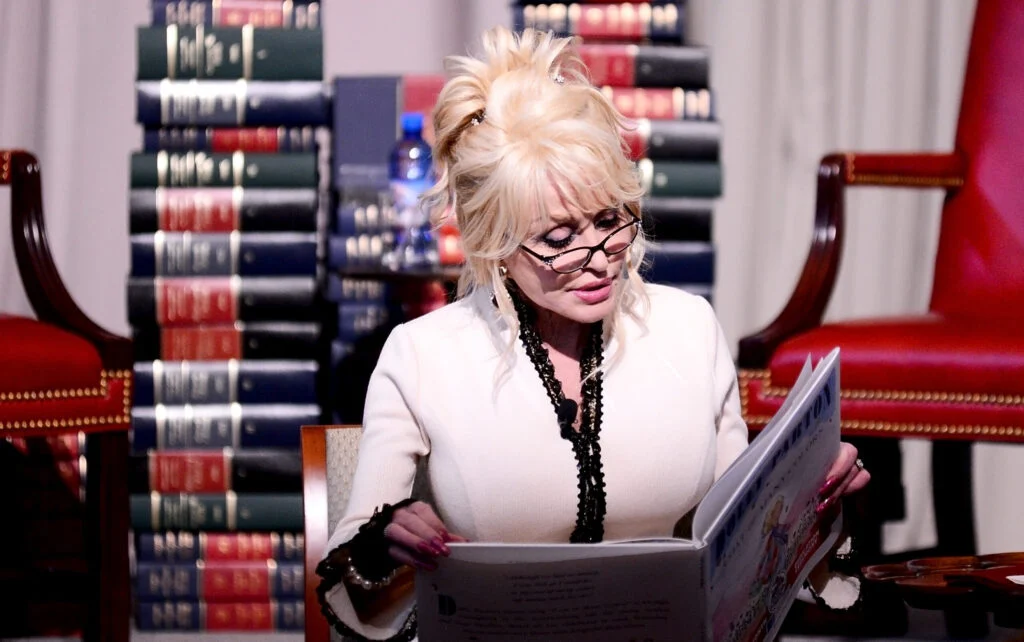 WASHINGTON, DC - FEBRUARY 27: Singer Dolly Parton reads her book,