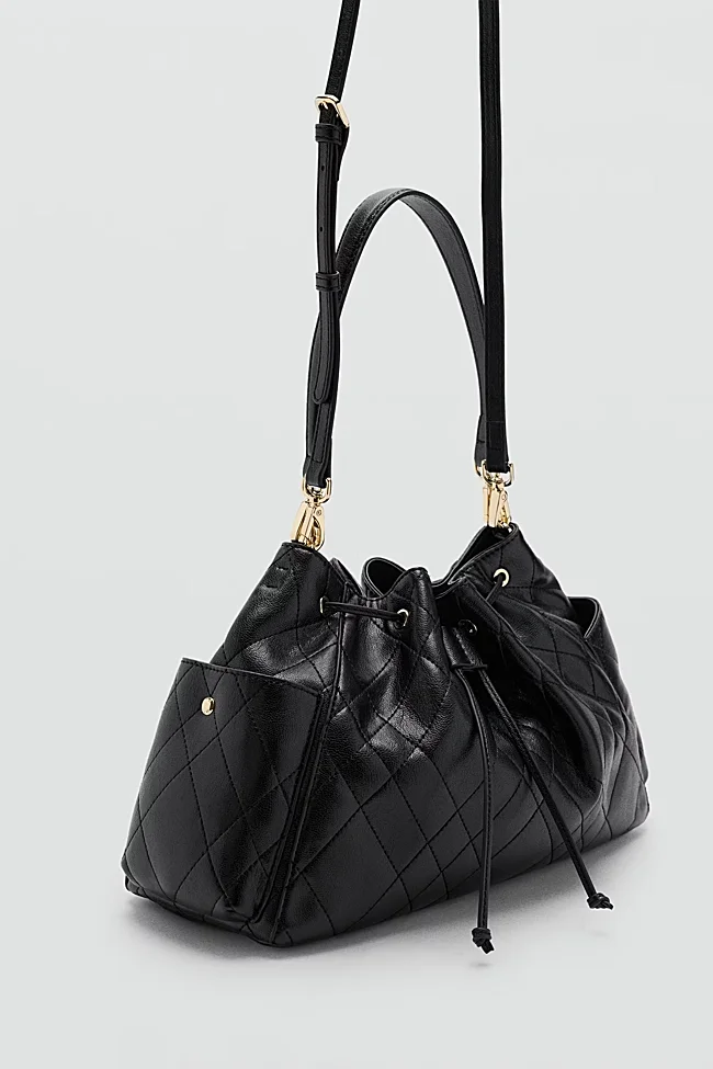 Bolso negro de Mango (39,99 euros)