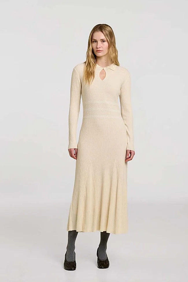 Vestido de canalé de Sita Murt (299 euros)