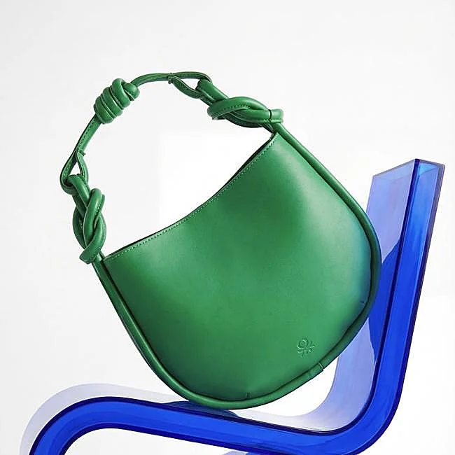 Bolso hobo de Benetton, 49,95 euros.